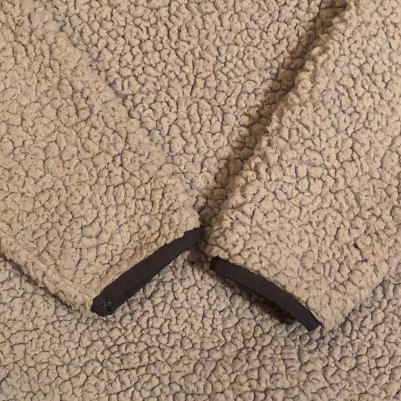 VS Pink Sherpa Pullover - Picture 3 of 6